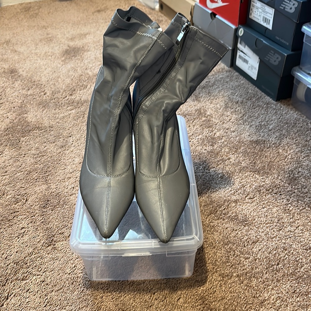 Reflective gray boots - Picture 2 of 6
